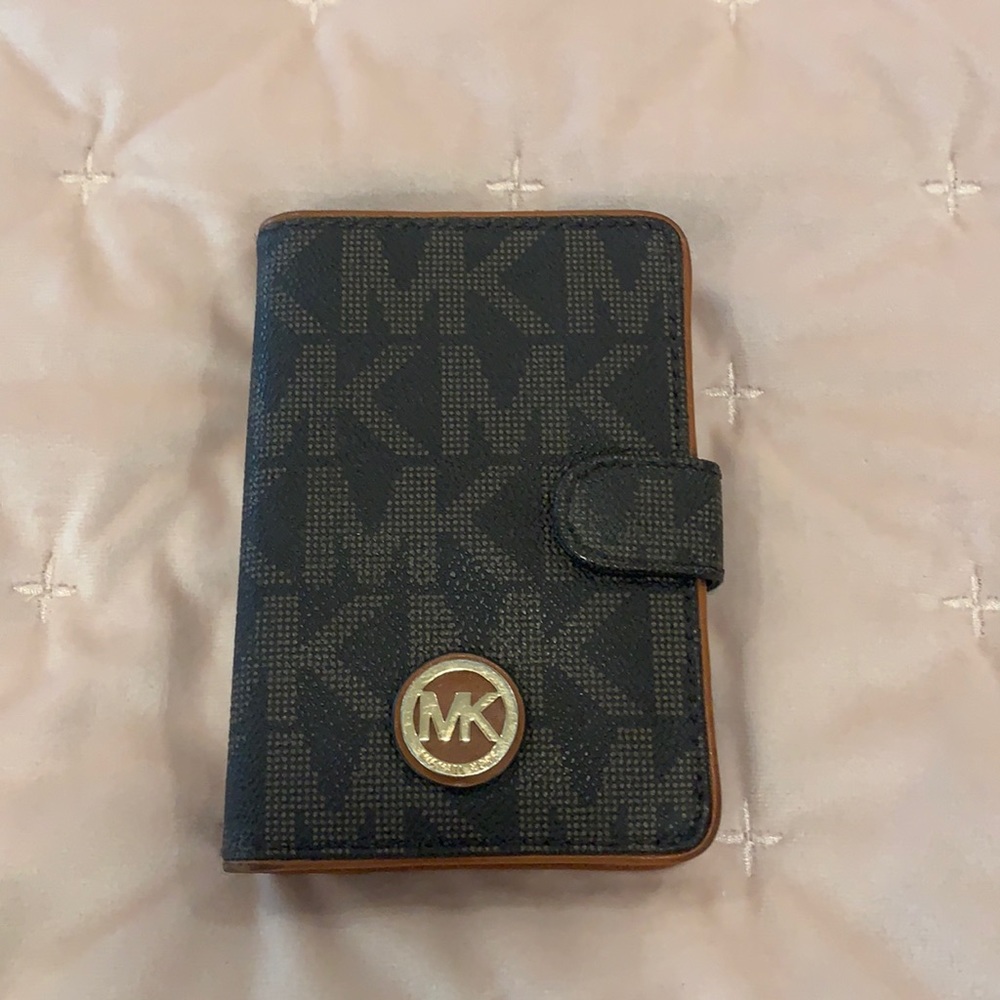 MICHAEL KORS WALLET SNAP CLOSURE credit card slot
